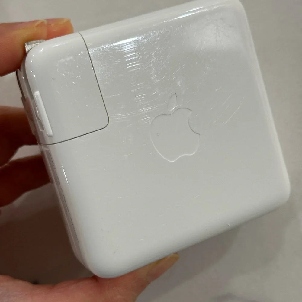 Apple 61w USB-C Power adapter
